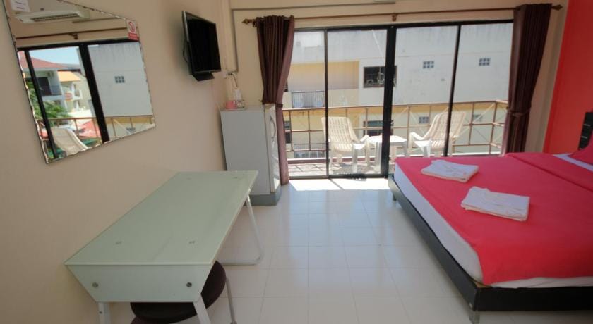 Pineapple Guesthouse Bed and Breakfast in Phuket
