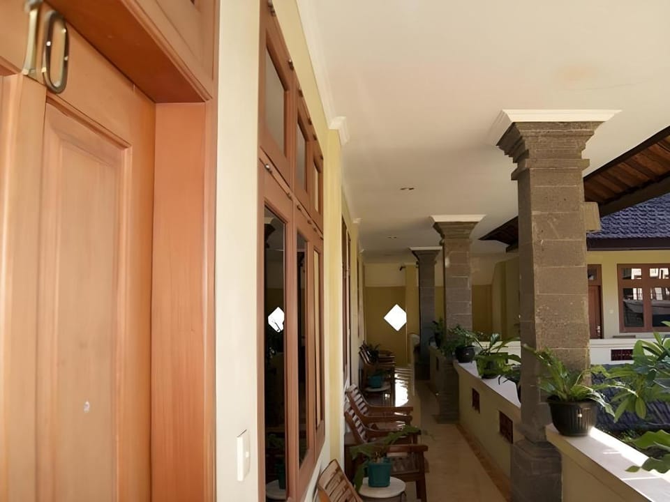 Puri Bunga Inn Hotel in Kuta