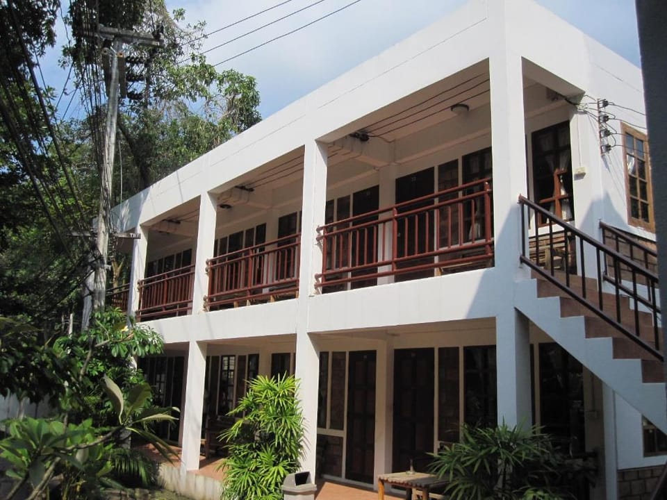 Lazy Sandals Inn in Phe