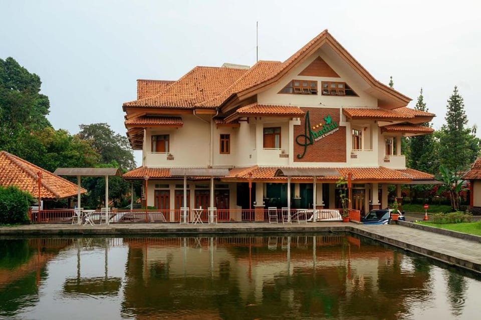 Ahadiat Hotel & Bungalow Hotel in Parongpong
