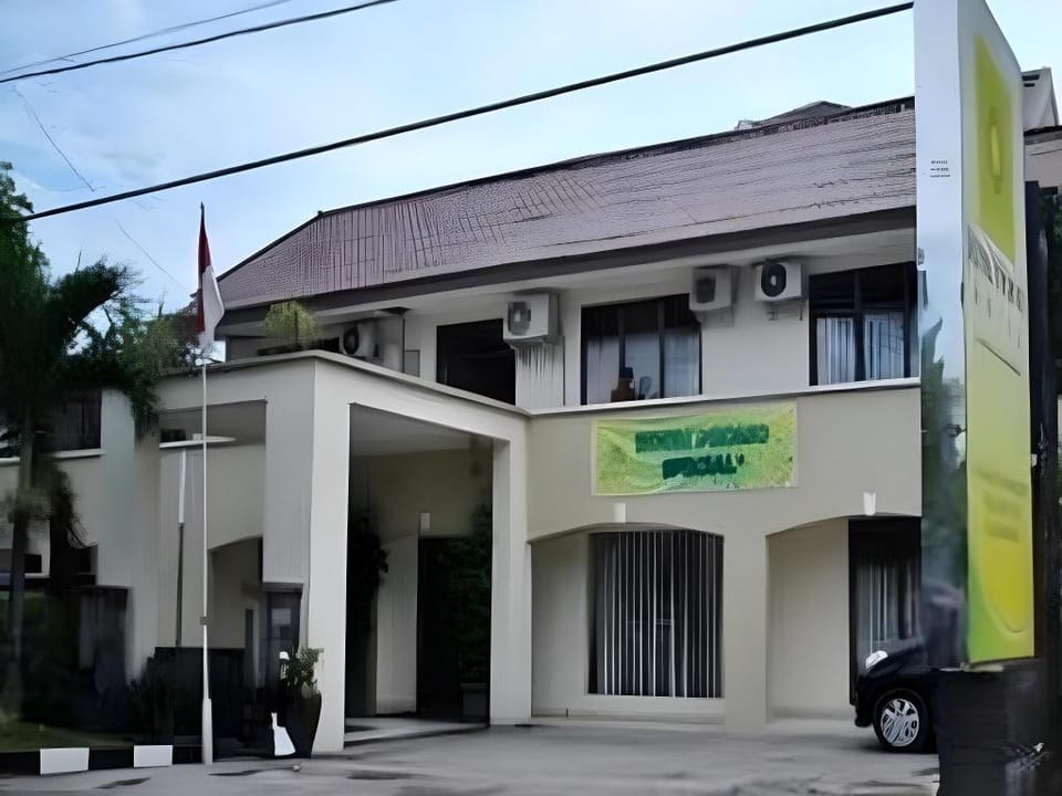 RedDoorz @ Jalan Sriwijaya Semarang Hotel in Indonesia