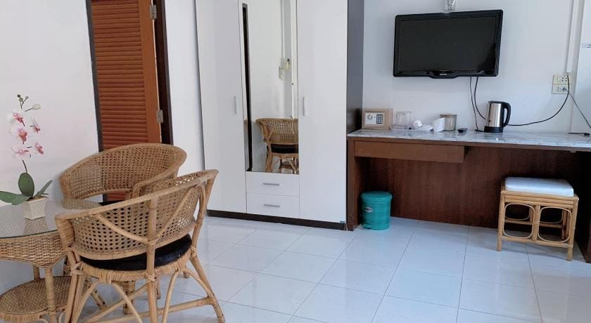 Sunshine Guest House Hotel in Hua Hin District