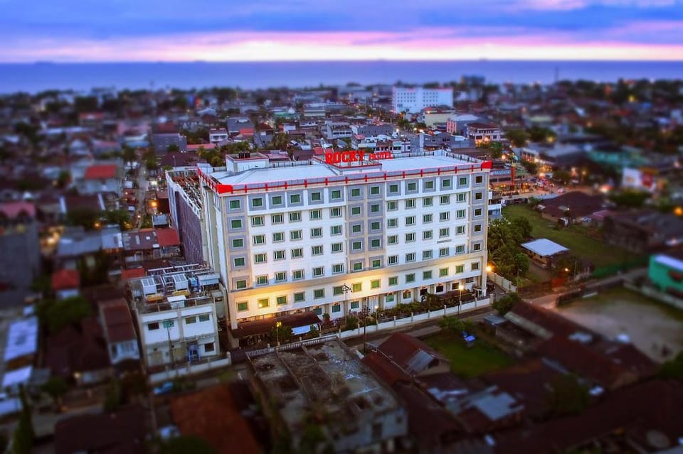 Rocky Plaza Hotel Padang Hotel in Padang