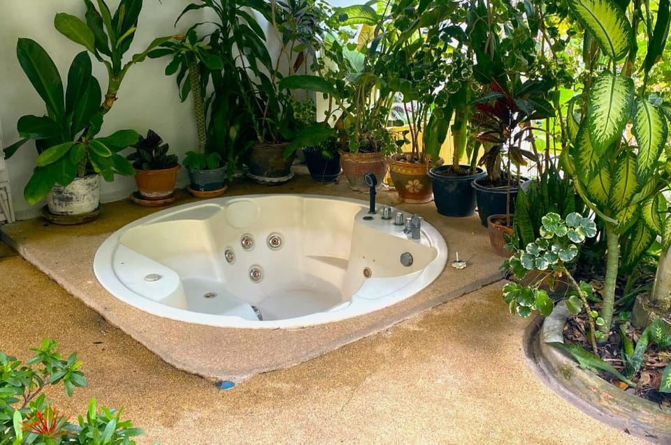 Oasis Villa Hotel in Phuket