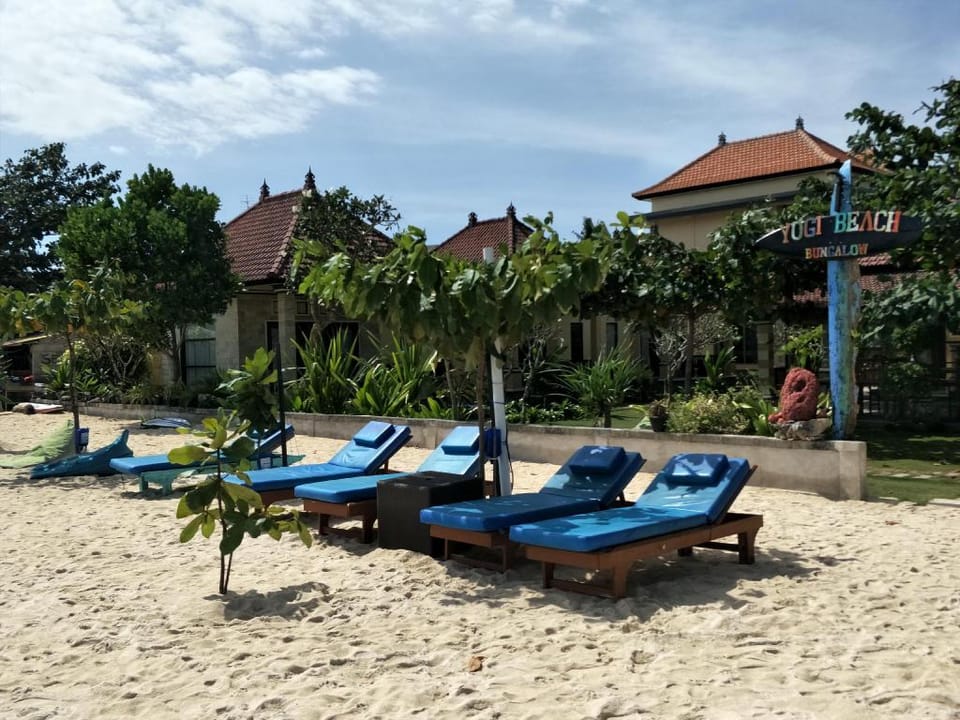 Yogi Beach Bungalow Hotel in Nusapenida