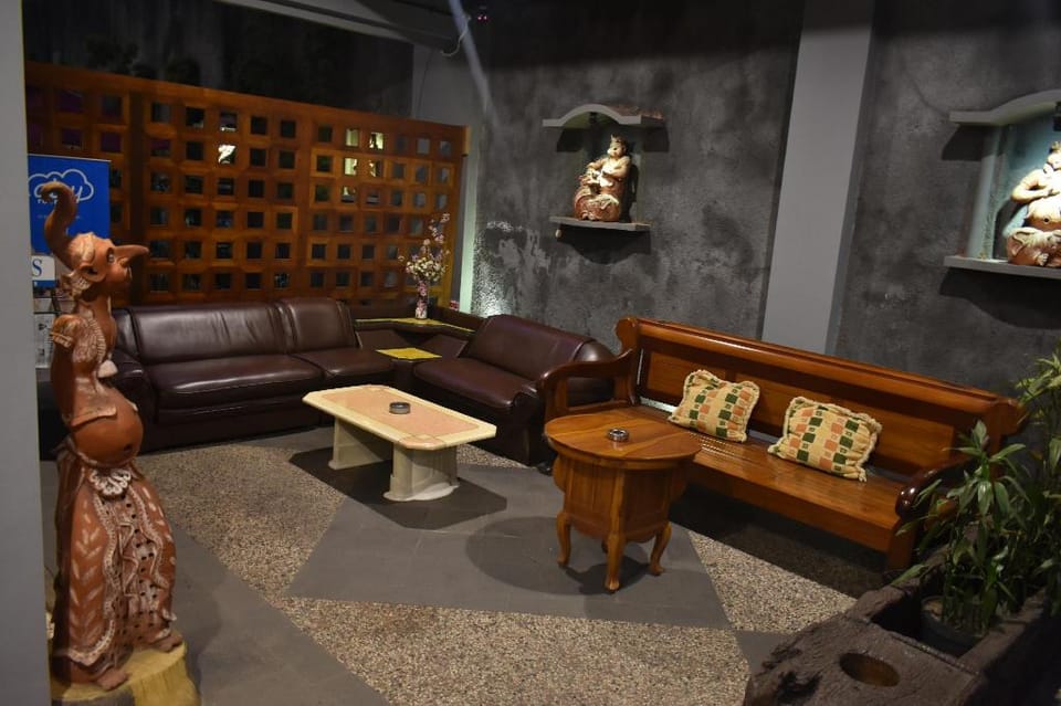 D'Fresh Guest House and Resto Hotel in East Java