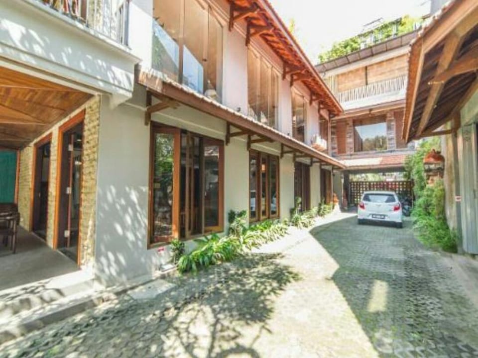 D'Fresh Guest House and Resto Hotel in East Java