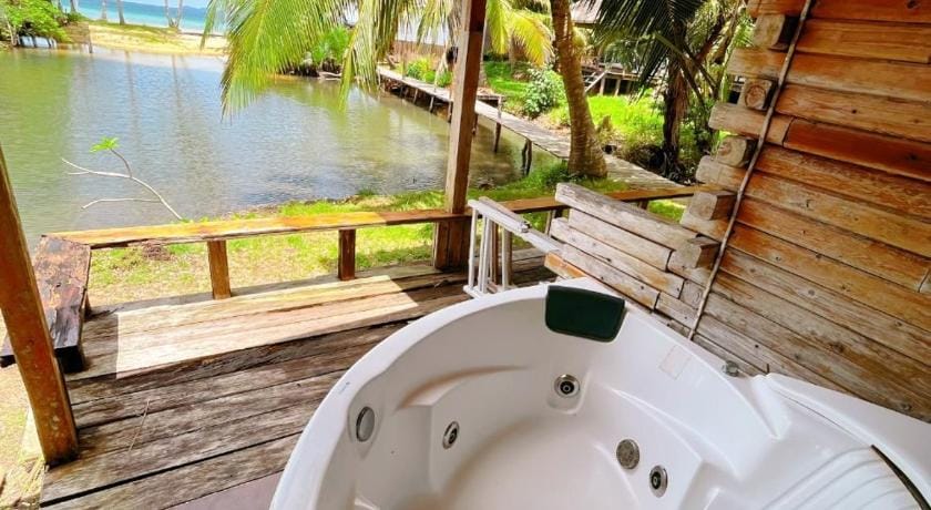 A-Na-Lay Resort Hotel in Trat Changwat