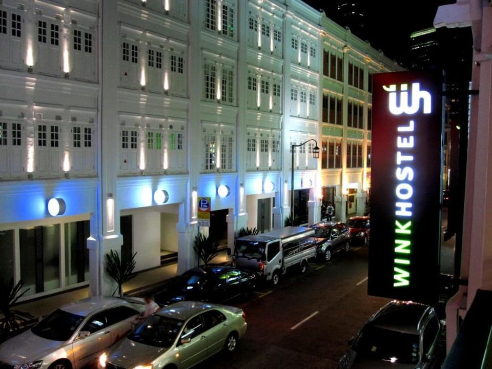 Wink @ Mosque Street Capsule hotel in Singapore