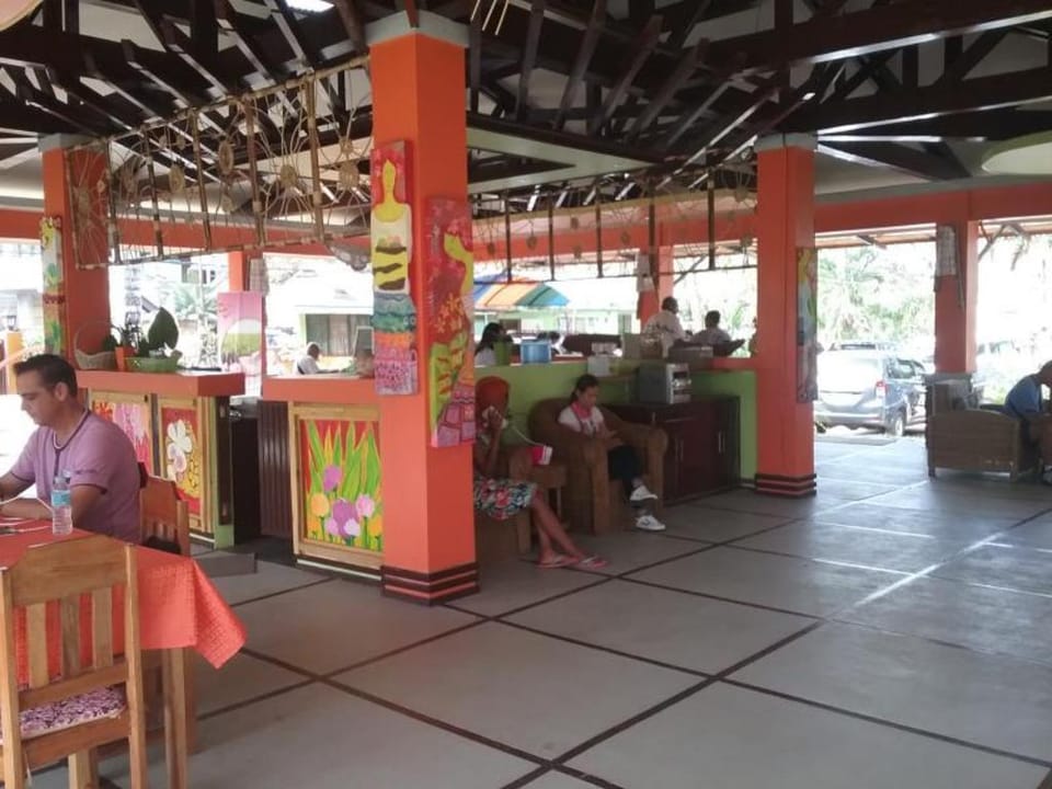 OYO 671 Natua's Cabin Hotel in Puerto Princesa