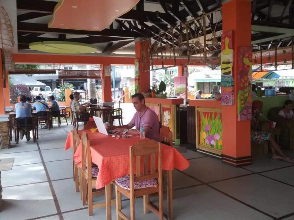 OYO 671 Natua's Cabin Hotel in Puerto Princesa