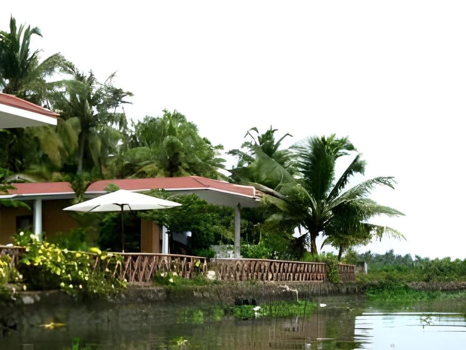 Lakesymphony Resort Hotel in Kochi