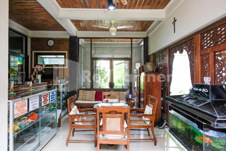Huiz de Rico Guesthouse Syariah near Ambarrukmo Area Hotel in Yogyakarta