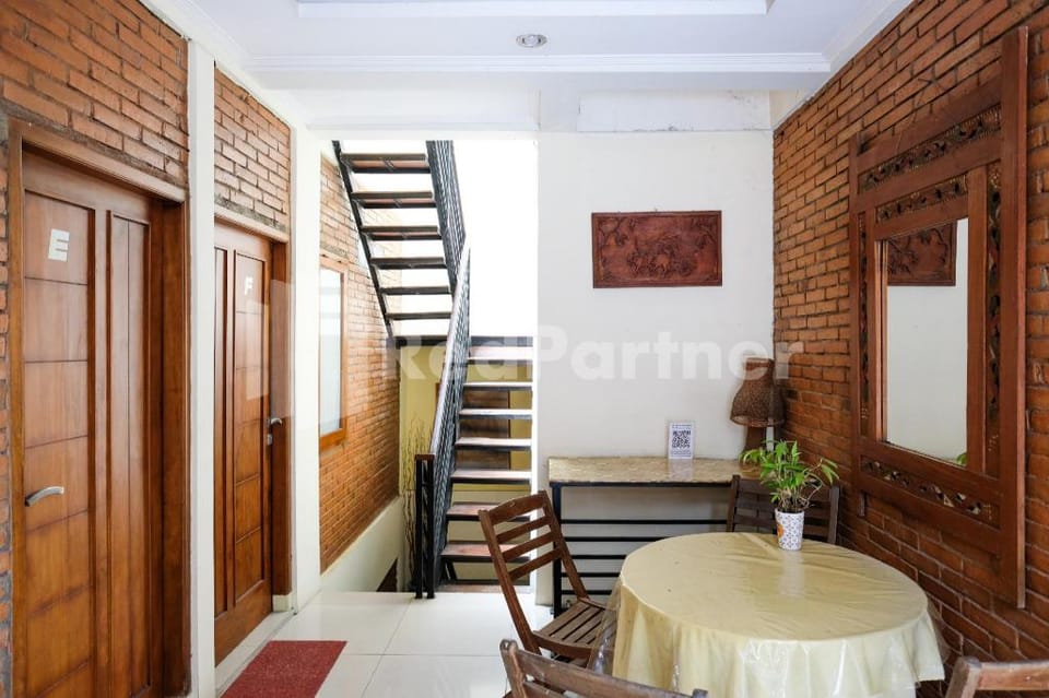Huiz de Rico Guesthouse Syariah near Ambarrukmo Area Hotel in Yogyakarta