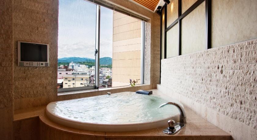 Honjin Hiranoya Kachoan Ryokan in Takayama