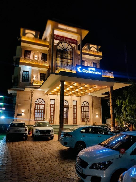 Hotel Abhinandan Hotel in Uttar Pradesh