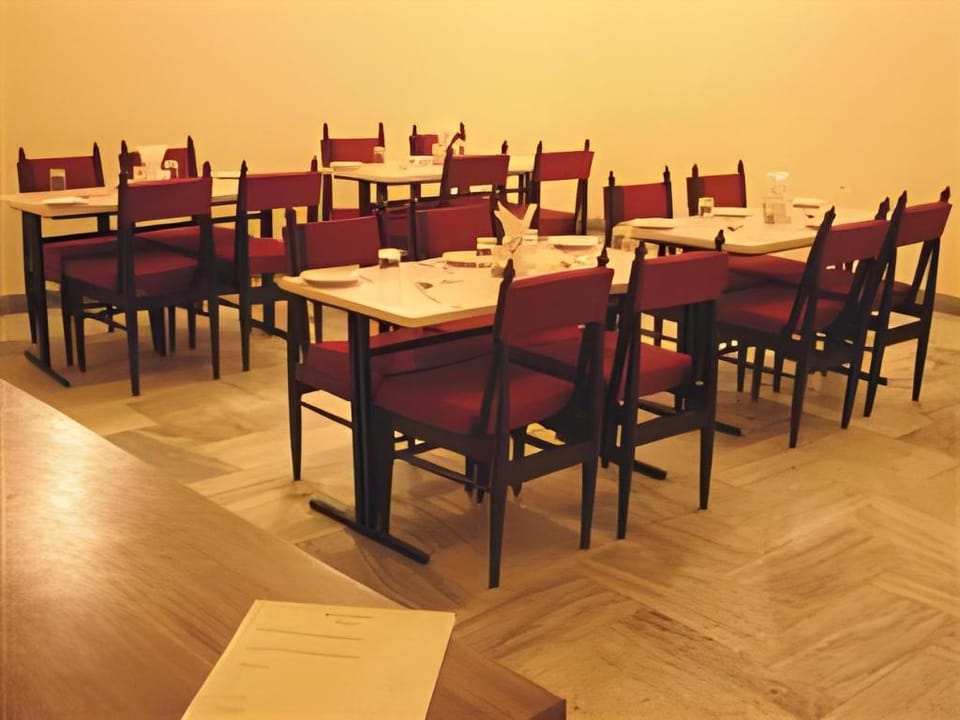 Hotel Ranjit Hotel in Agra