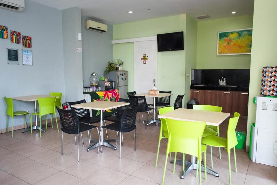 LeGreen Suite Penjernihan Bed and Breakfast in South Jakarta City