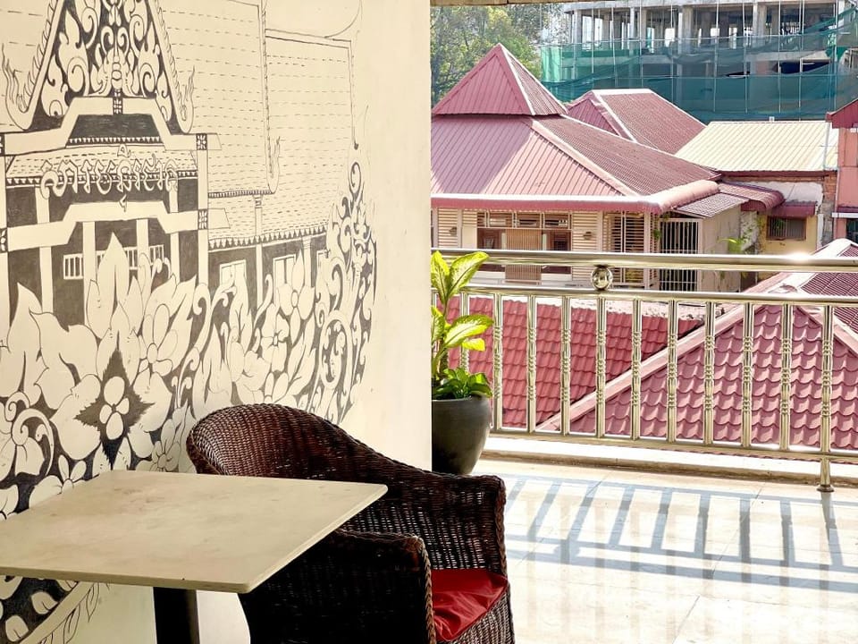 SKY Residence - 50m to Museum and Riverside Bed and Breakfast in Phnom Penh Province