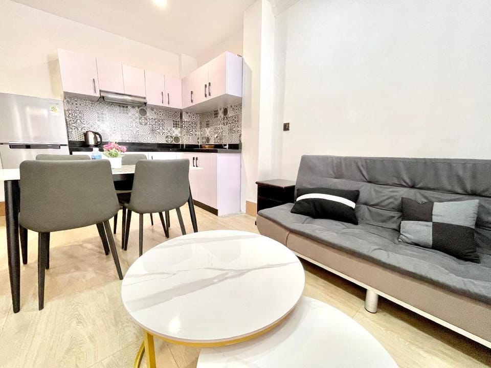 SKY Residence - 50m to Museum and Riverside Bed and Breakfast in Phnom Penh Province