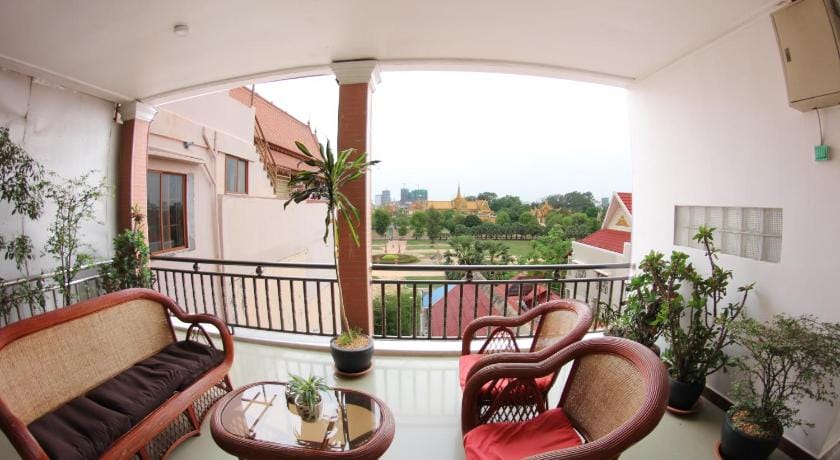 SKY Residence - 50m to Museum and Riverside Bed and Breakfast in Phnom Penh Province
