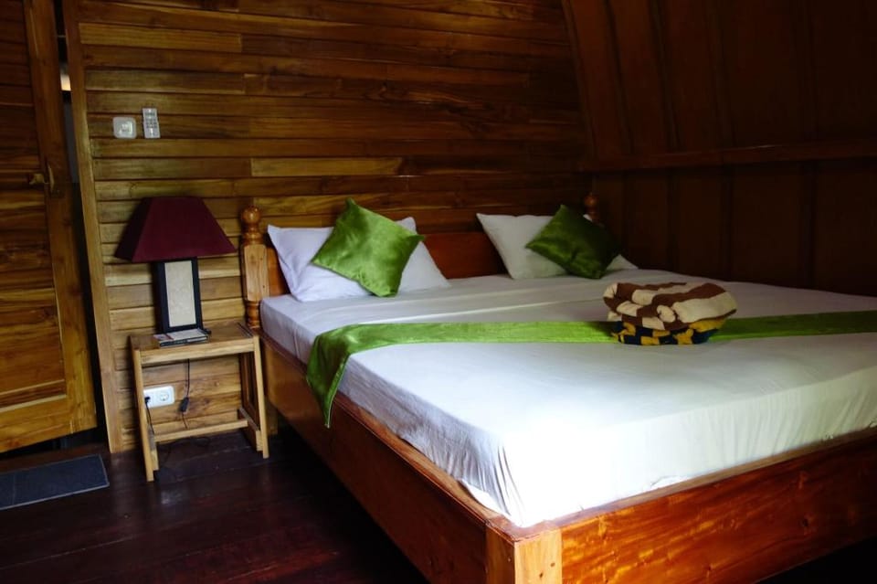 Banana Leaf Bungalow Hotel in Pemenang