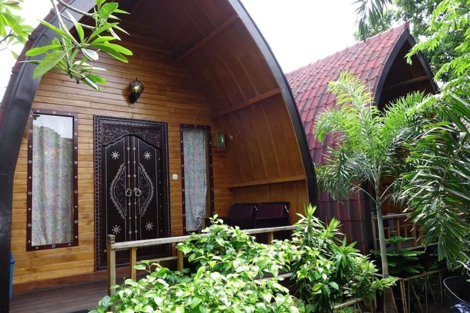 Banana Leaf Bungalow Hotel in Pemenang