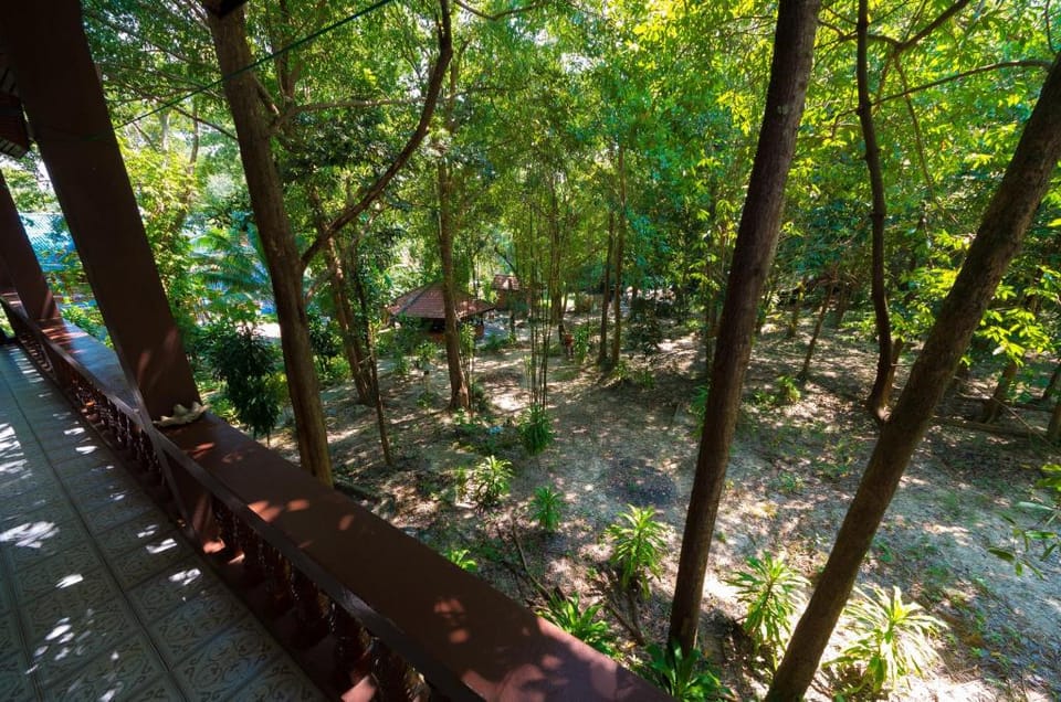 Lost Resort Bed and Breakfast in Phe