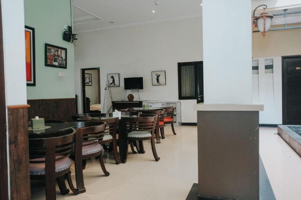 OYO 1130 Bandoeng Guest House Syariah Hotel in East Java