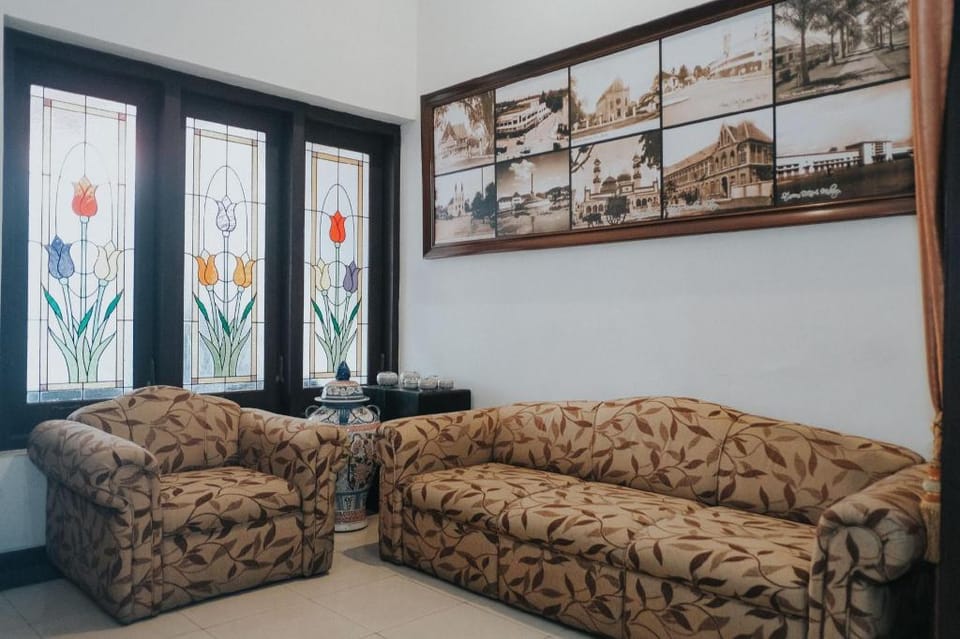 OYO 1130 Bandoeng Guest House Syariah Hotel in East Java