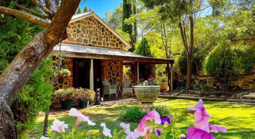 Jacobs Creek Retreat at Moorooroo Park Country House in South Australia