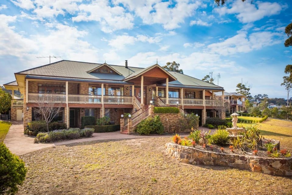 Robyn's Nest Lakeside Resort Bed and Breakfast in Merimbula