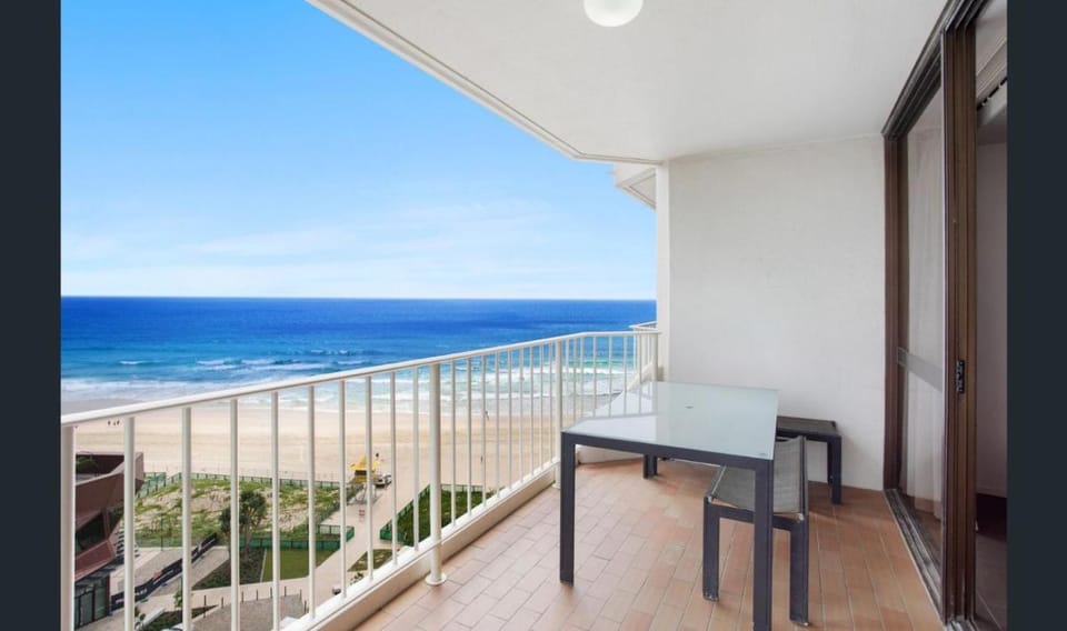 Breakers North Absolute Beachfront Apartments - Official Apartment hotel in Surfers Paradise