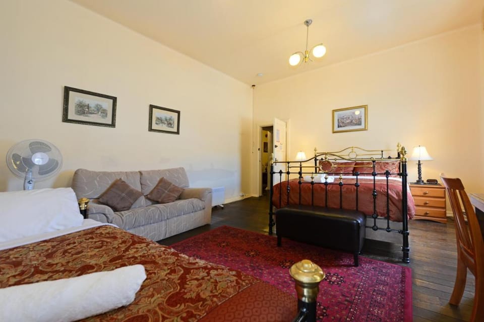 Edinburgh Gallery Bed & Breakfast Bed and Breakfast in Hobart