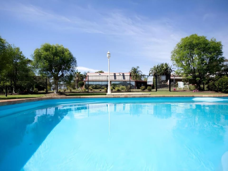 Bluebush Estate Hotel in Rothbury