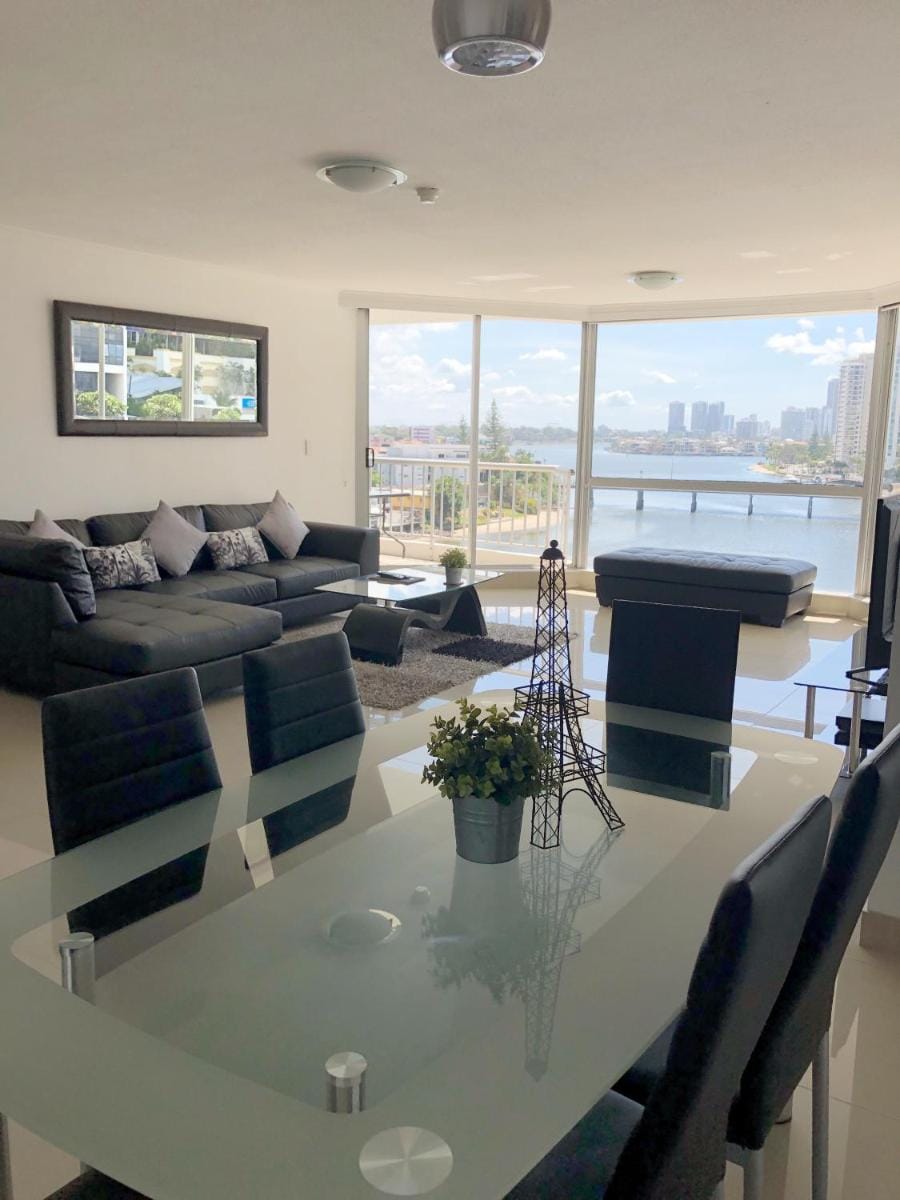 Moorings On Cavill Apartment hotel in Surfers Paradise