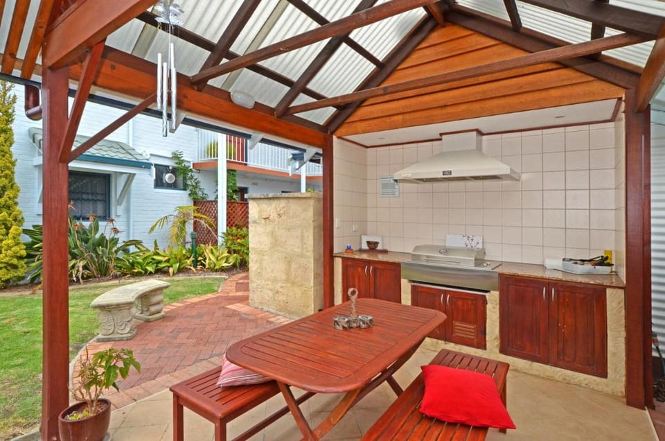 Dolphin Lodge Albany - Self Contained Apartments at Middleton Beach Apartment in Albany