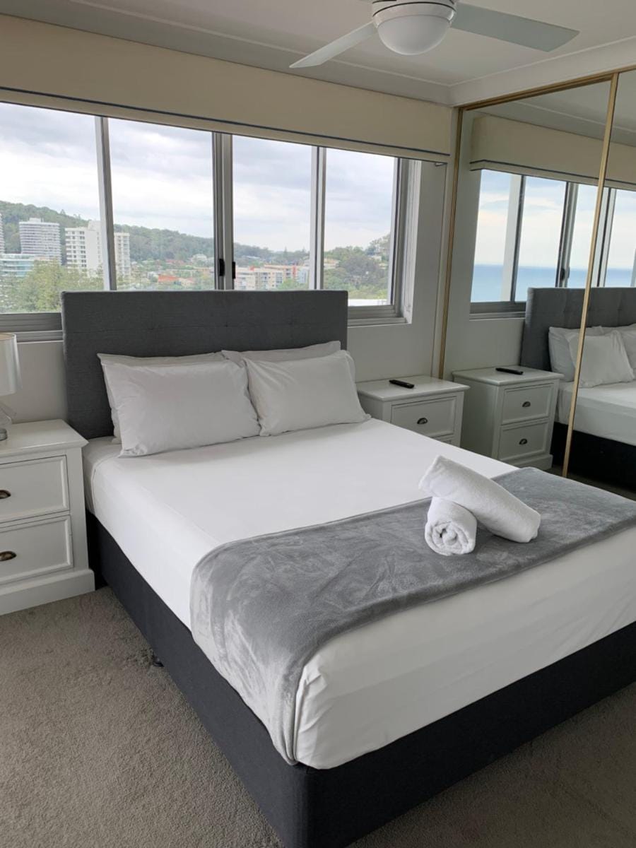Pacific Regis Beachfront Holiday Apartments Apartment hotel in Burleigh Heads
