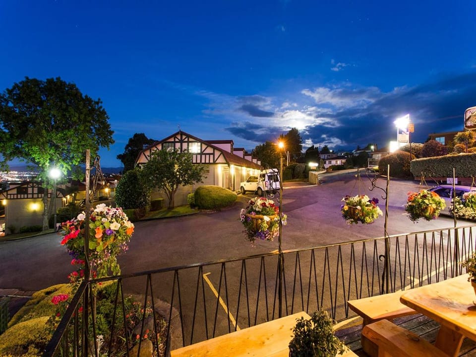 Village Family Motor Inn Apartment in Tasmania