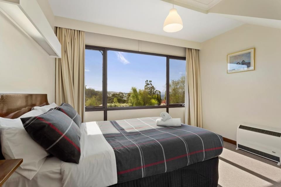 Village Family Motor Inn Apartment in Tasmania