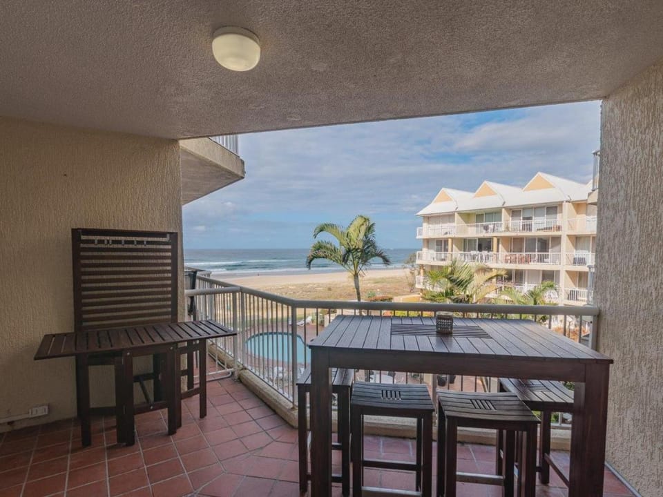 Crystal Beachfront Apartments Apartment hotel in Bilinga