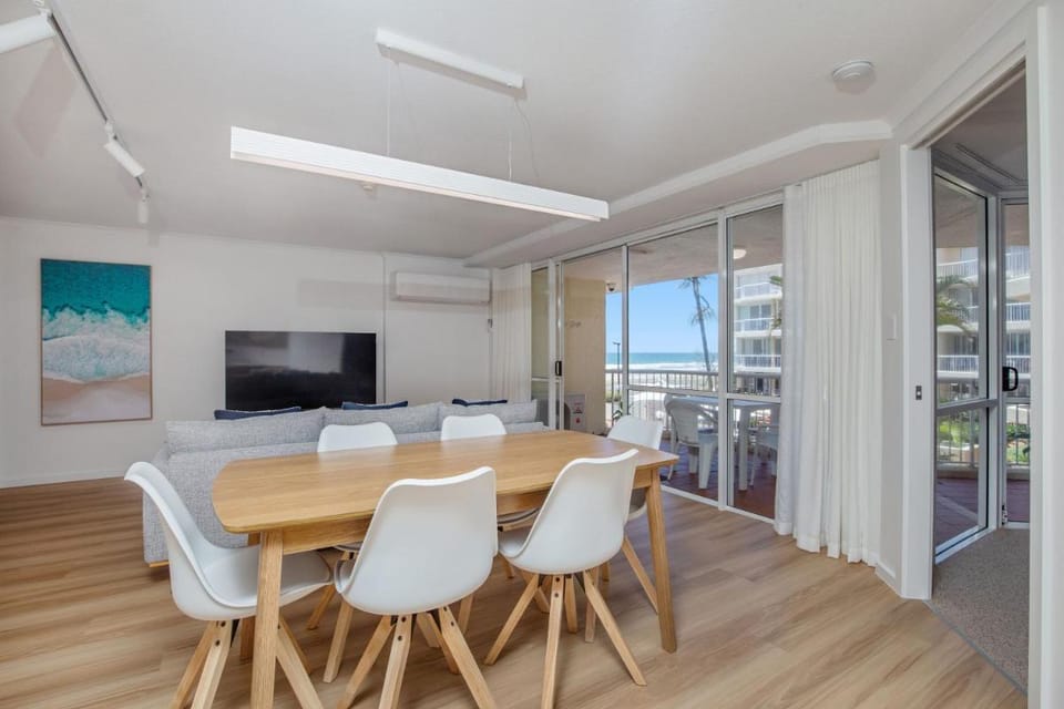 Crystal Beachfront Apartments Apartment hotel in Bilinga