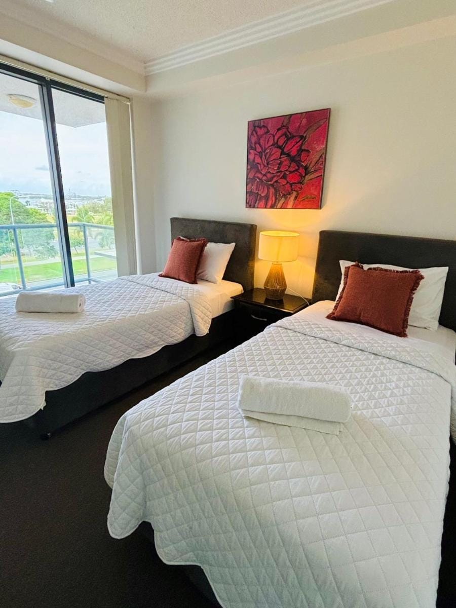 Aqualine Apartments On The Broadwater Apartment hotel in Main Beach
