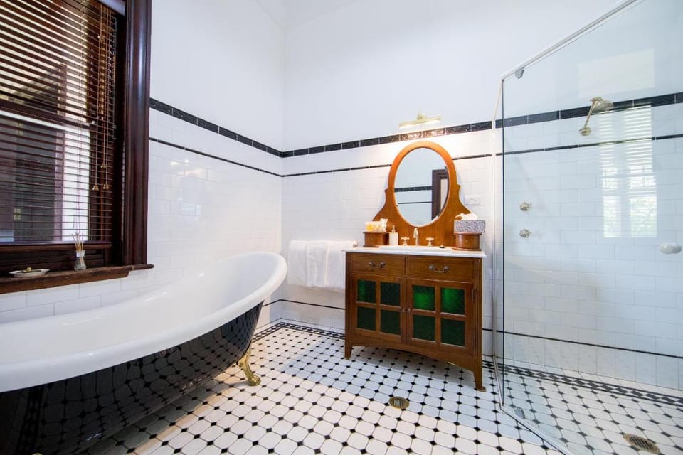 Petersons Armidale Winery and Guesthouse Bed and Breakfast in Armidale