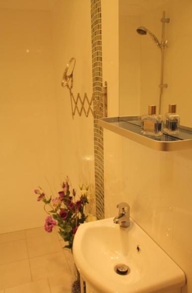 Astoria Retreat Bed & Breakfast Bed and Breakfast in Perth