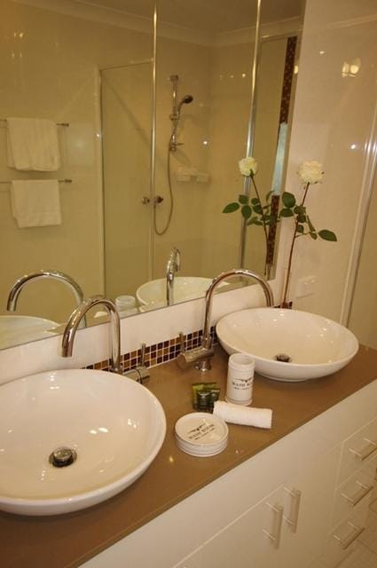 Astoria Retreat Bed & Breakfast Bed and Breakfast in Perth