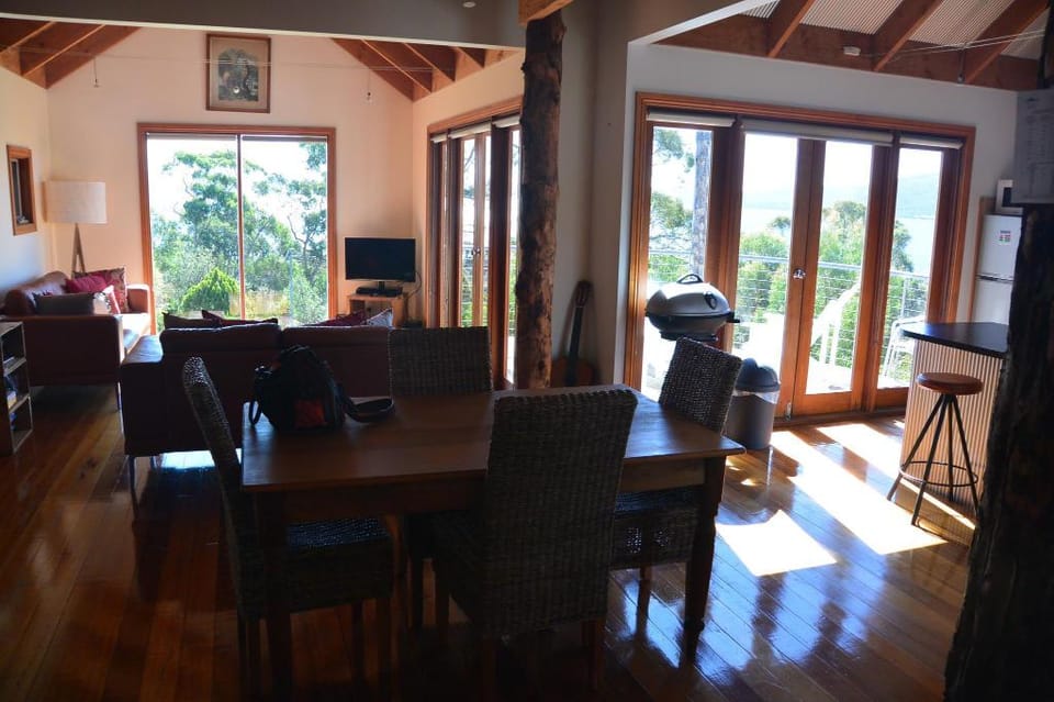 The Tree House Vacation rental in South Bruny