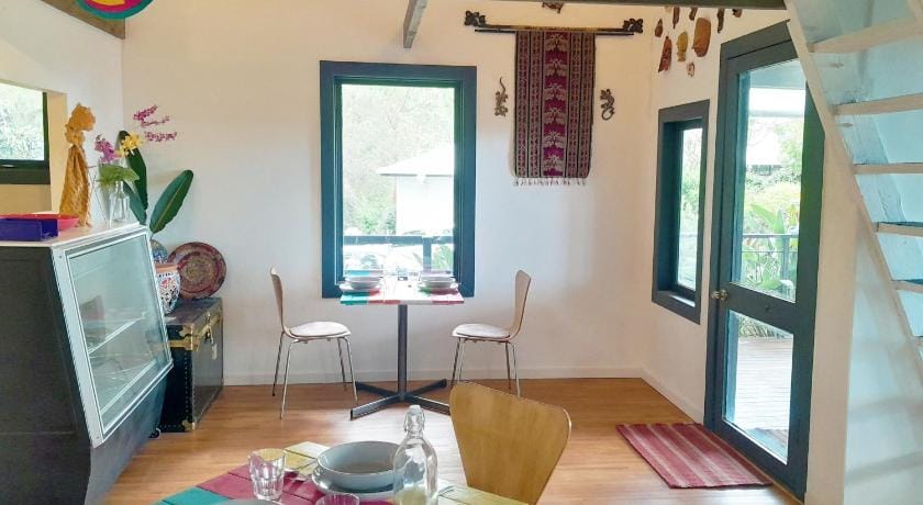 Mountain Edge Studios Hotel in Tamborine Mountain