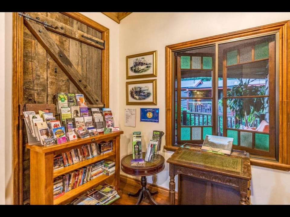 Tamborine Mountain Bed & Breakfast Bed and Breakfast in Tamborine Mountain