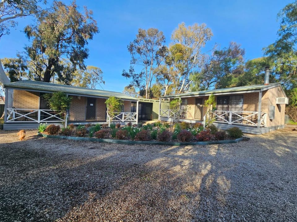 Barossa Country Cottages Bed and Breakfast in Lyndoch
